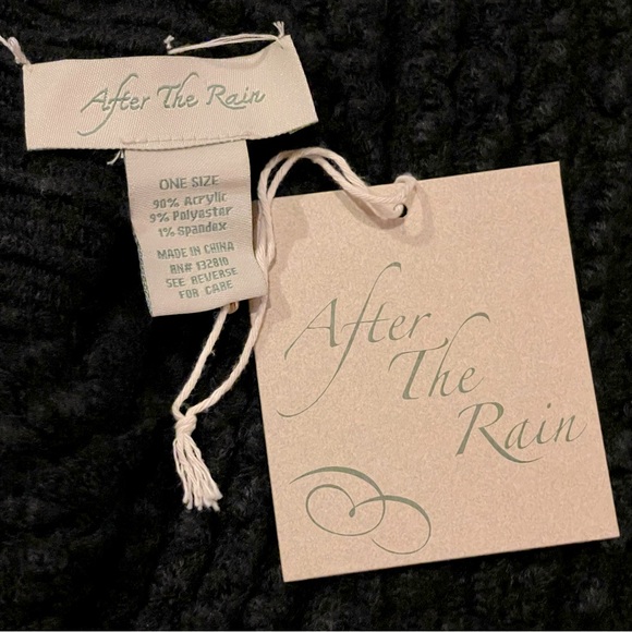 After the Rain • All-over Mini Ruffle Stretchy Neck Hug Infinity Scarf - Picture 4 of 4